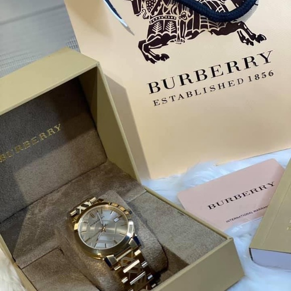 / Burberry Women’s Swiss Gold Watch
Case Size: 38mm
Swiss Made - Picture 2 of 13